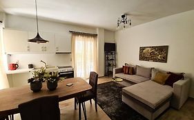 Modern Apt In The Heart Of Glyfada - Literally!!